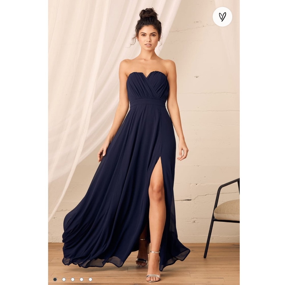 ❄️NWOT Lulu’s navy maxi dress size small